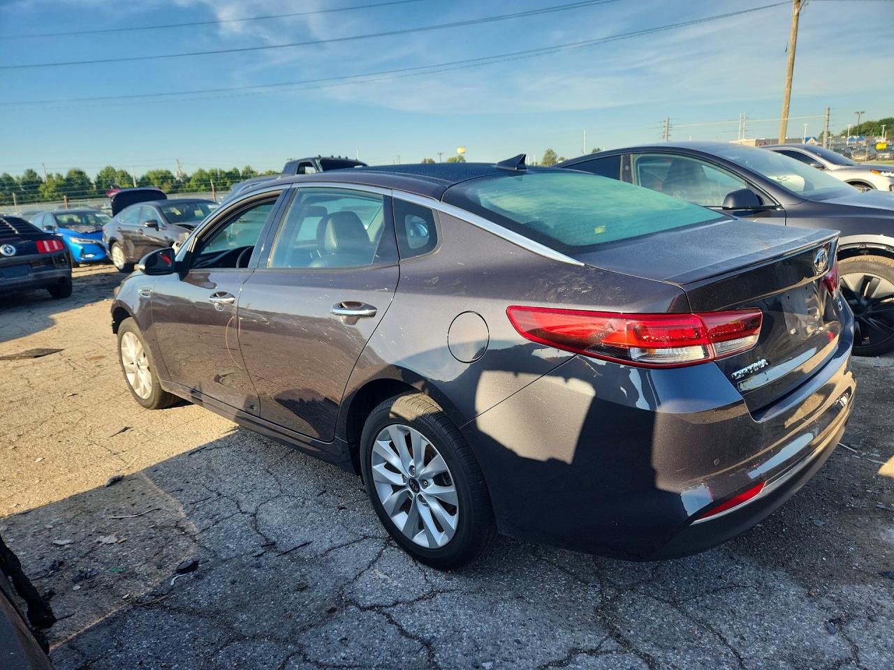 5XXGT4L32JG241609 · 2018 KIA OPTIMA · 2/12