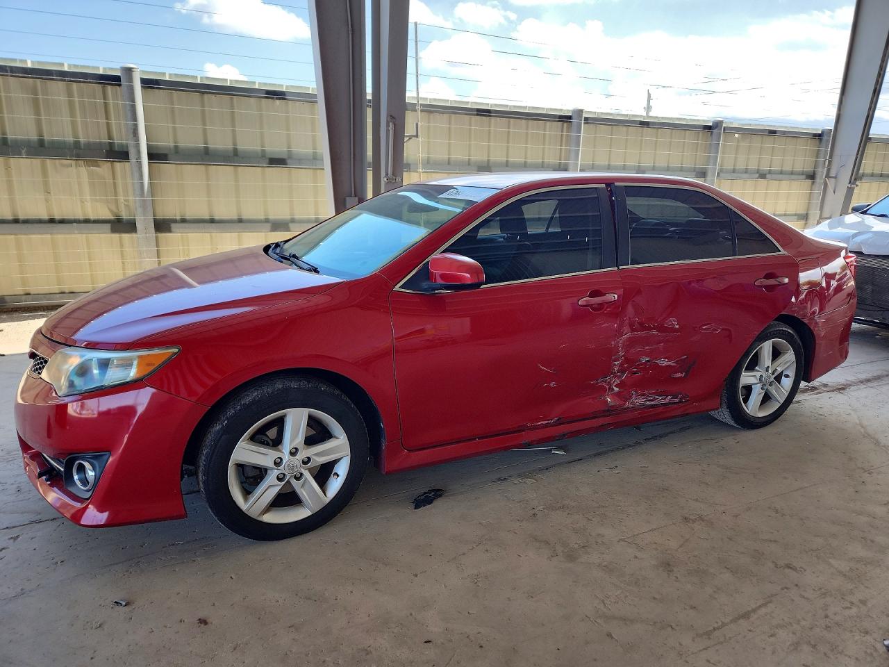 4T1BF1FK7EU818391 · 2014 TOYOTA CAMRY