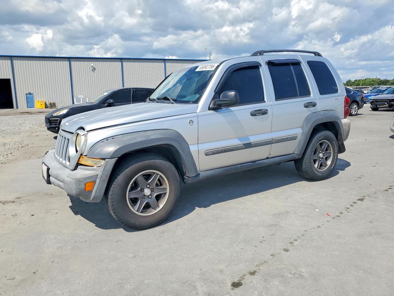 1J4GL48K65W681086 · 2005 JEEP LIBERTY