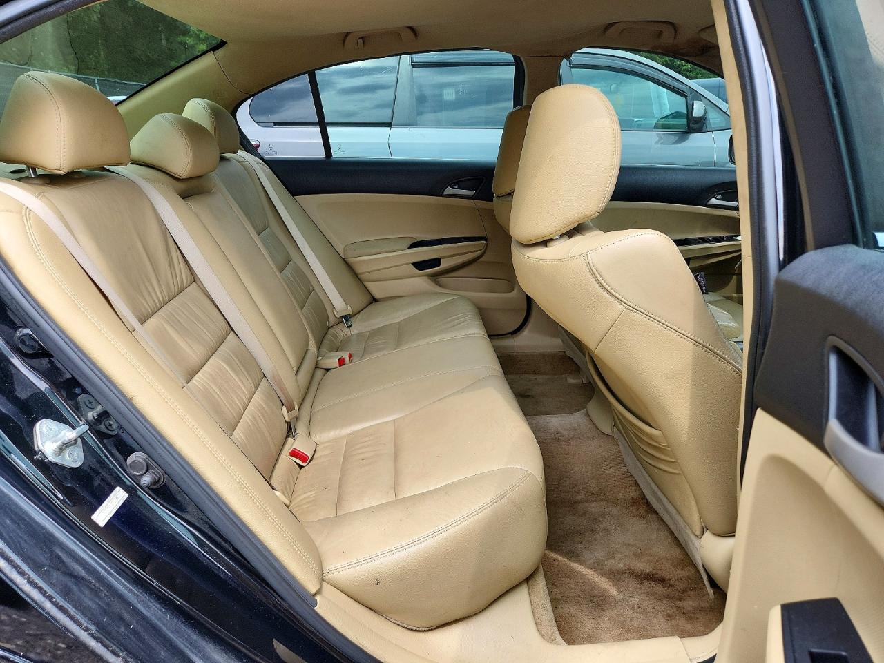 1HGCP2F61BA108545 · 2011 HONDA ACCORD · 10/12