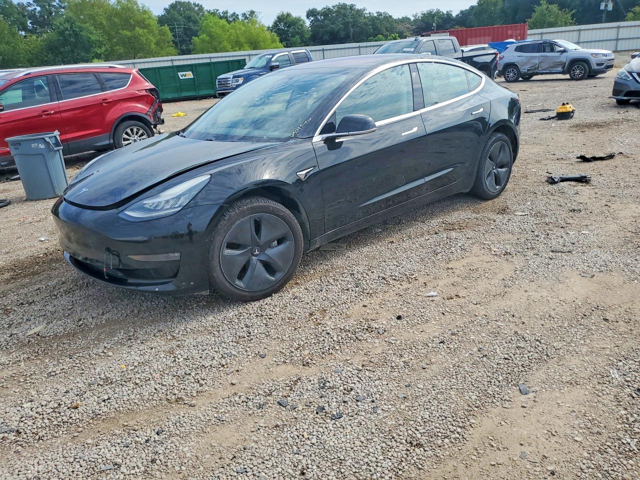 5YJ3E1EA0JF172117 · 2018 TESLA MODEL 3