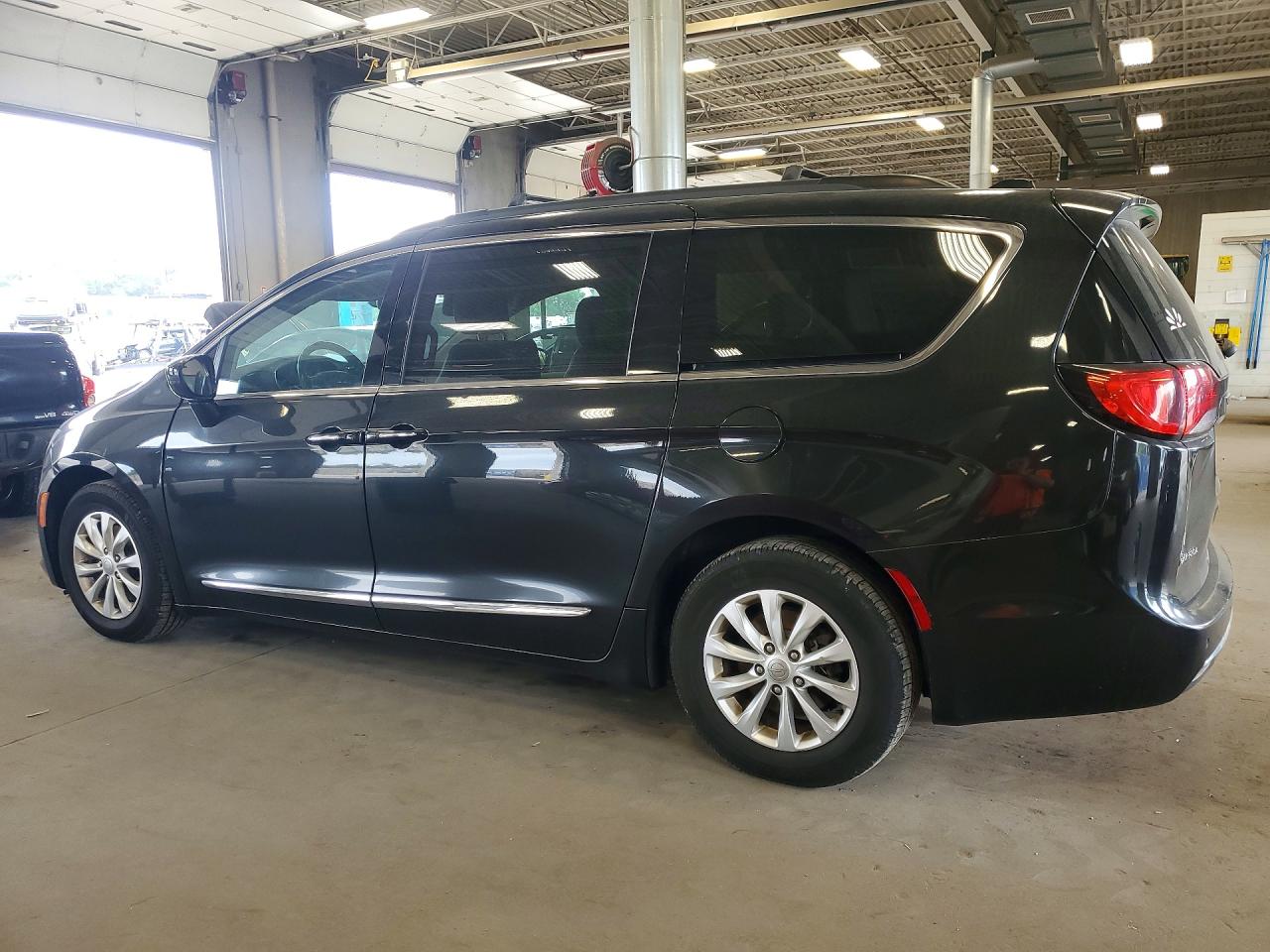 2C4RC1BG2HR759135 · 2017 CHRYSLER PACIFICA · 2/13