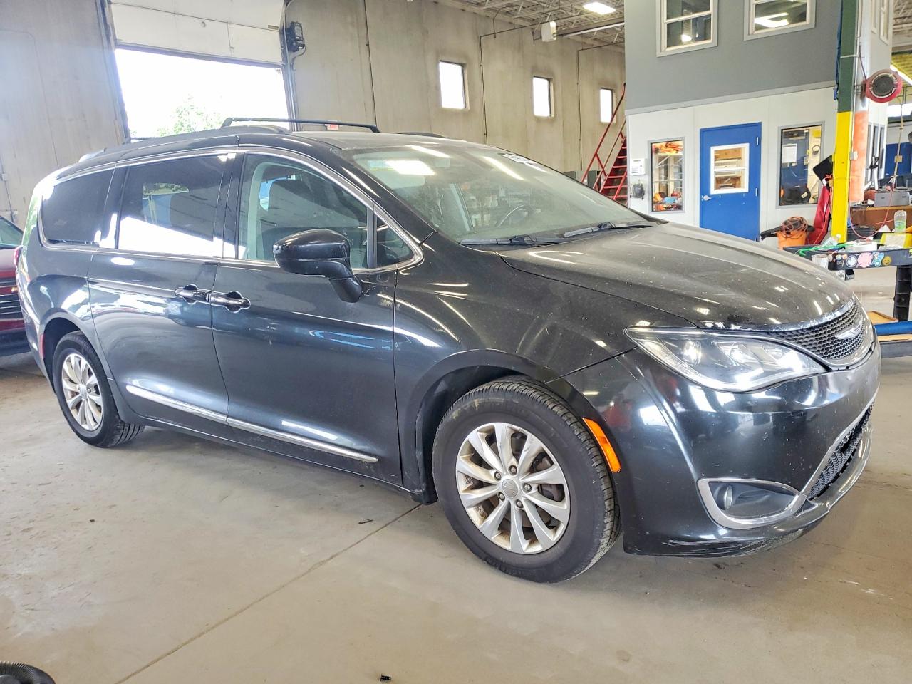 2C4RC1BG2HR759135 · 2017 CHRYSLER PACIFICA · 4/13