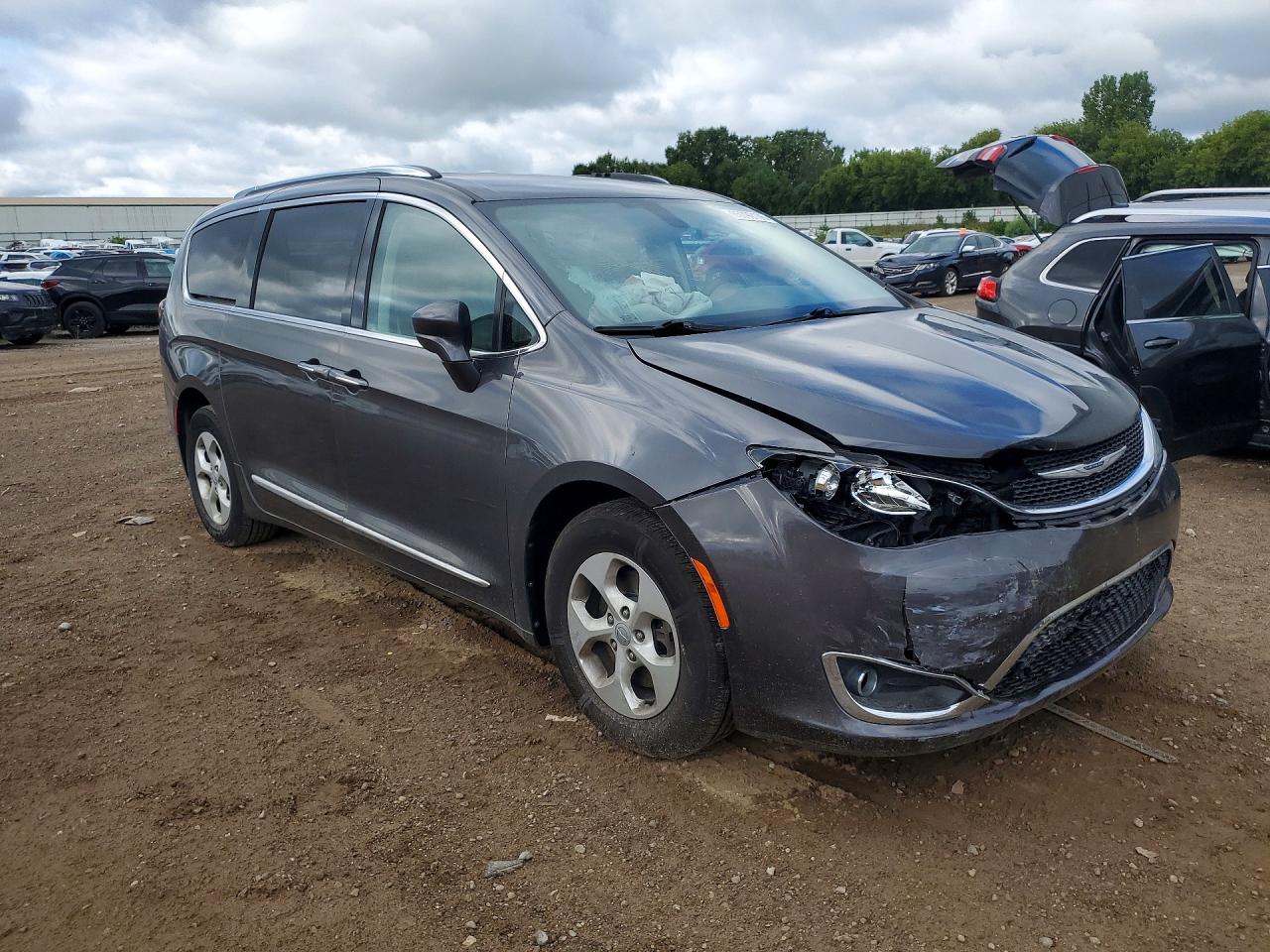 2C4RC1EGXHR837673 · 2017 CHRYSLER PACIFICA · 4/13