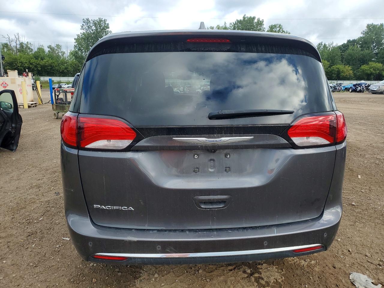 2C4RC1EGXHR837673 · 2017 CHRYSLER PACIFICA · 6/13