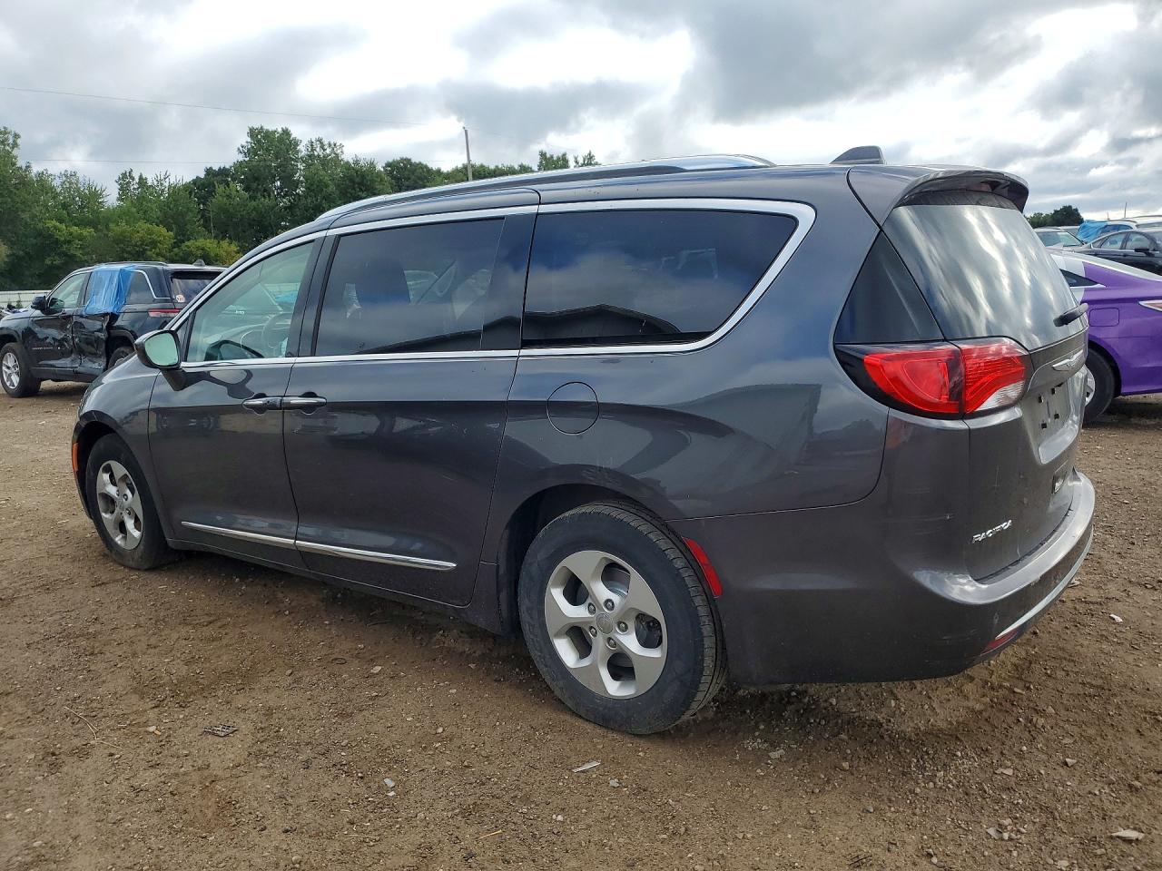2C4RC1EGXHR837673 · 2017 CHRYSLER PACIFICA · 2/13