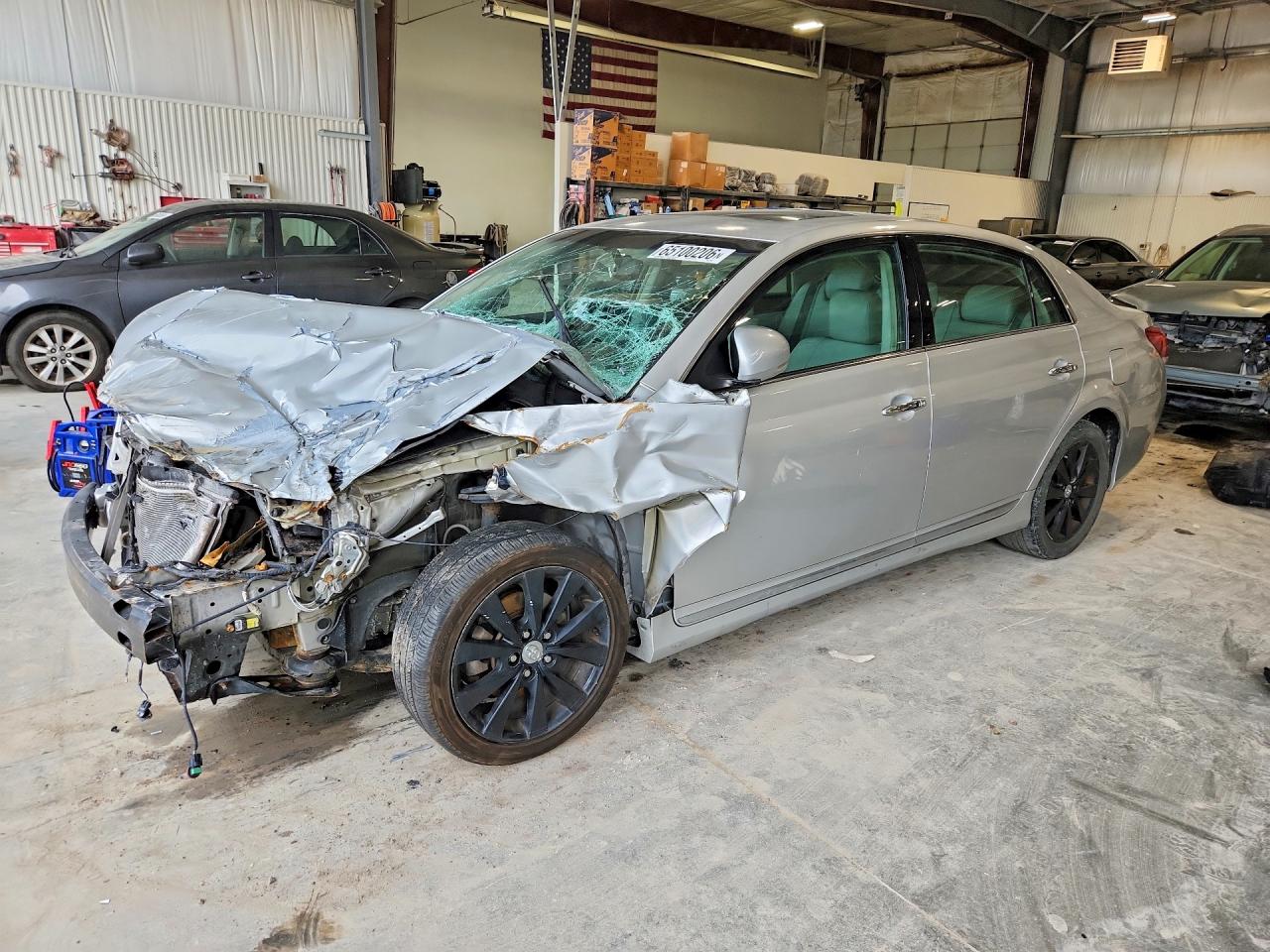 4T1BK3DBXBU402888 · 2011 TOYOTA AVALON