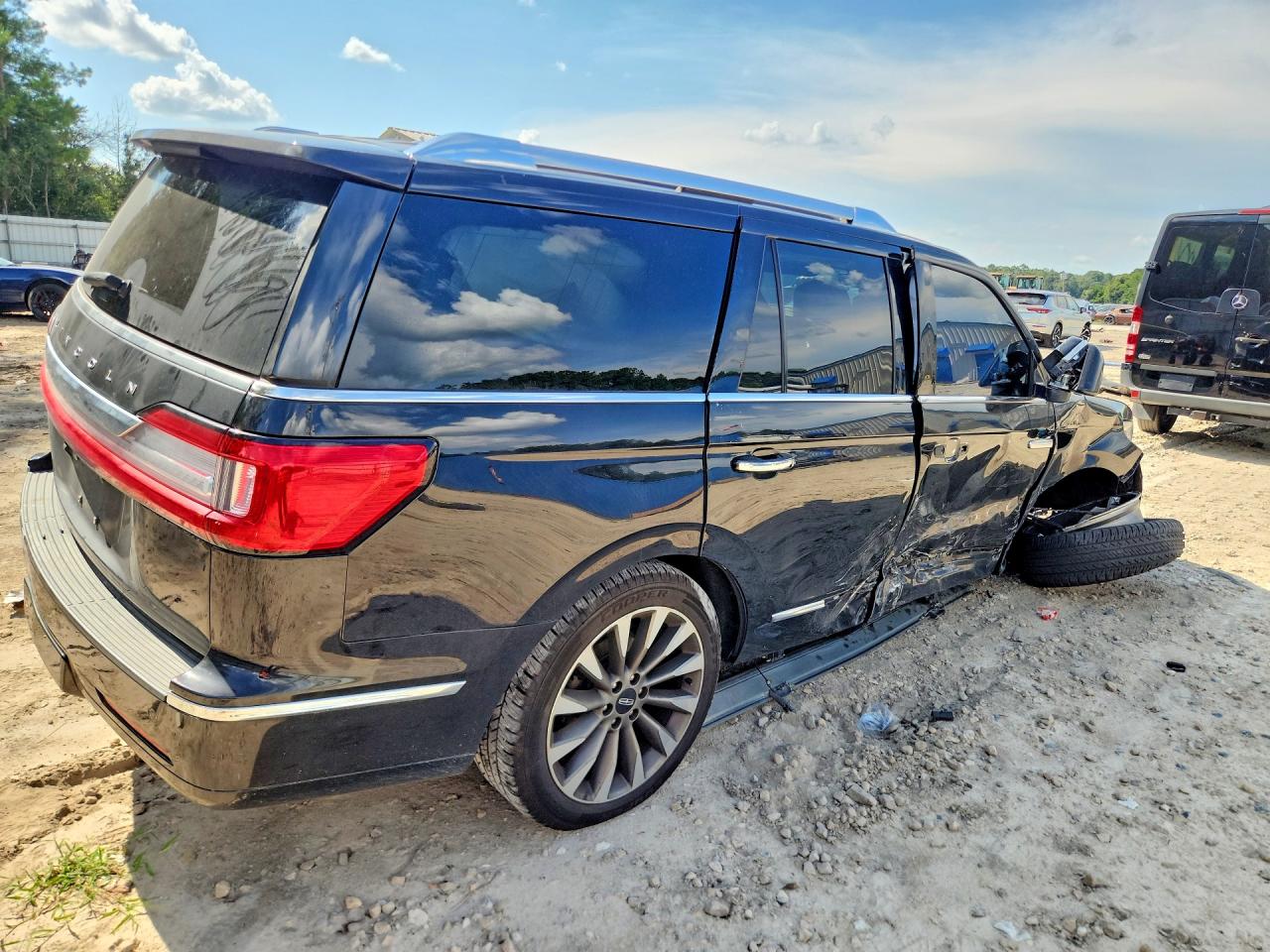 5LMJJ2HT5KEL07299 · 2019 LINCOLN NAVIGATOR · 3/13