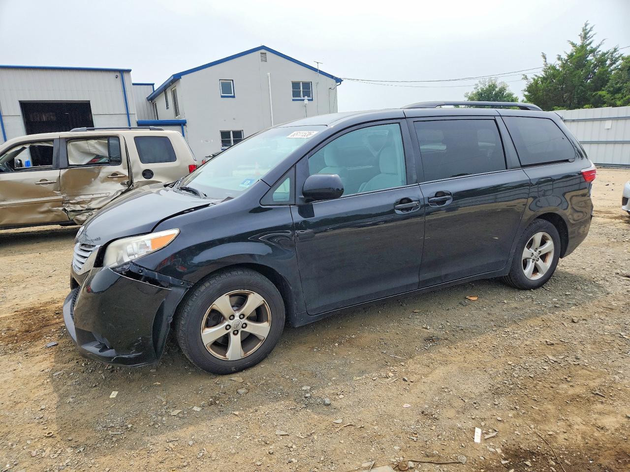 5TDKK3DC4GS752624 · 2016 TOYOTA SIENNA