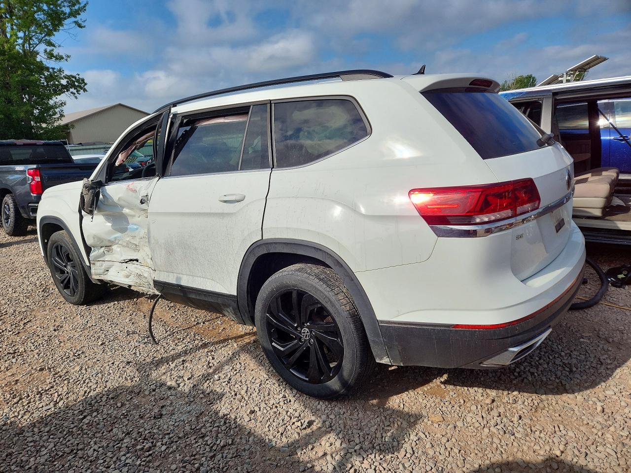 1V2KP2CA9NC526927 · 2022 VOLKSWAGEN ATLAS · 2/13