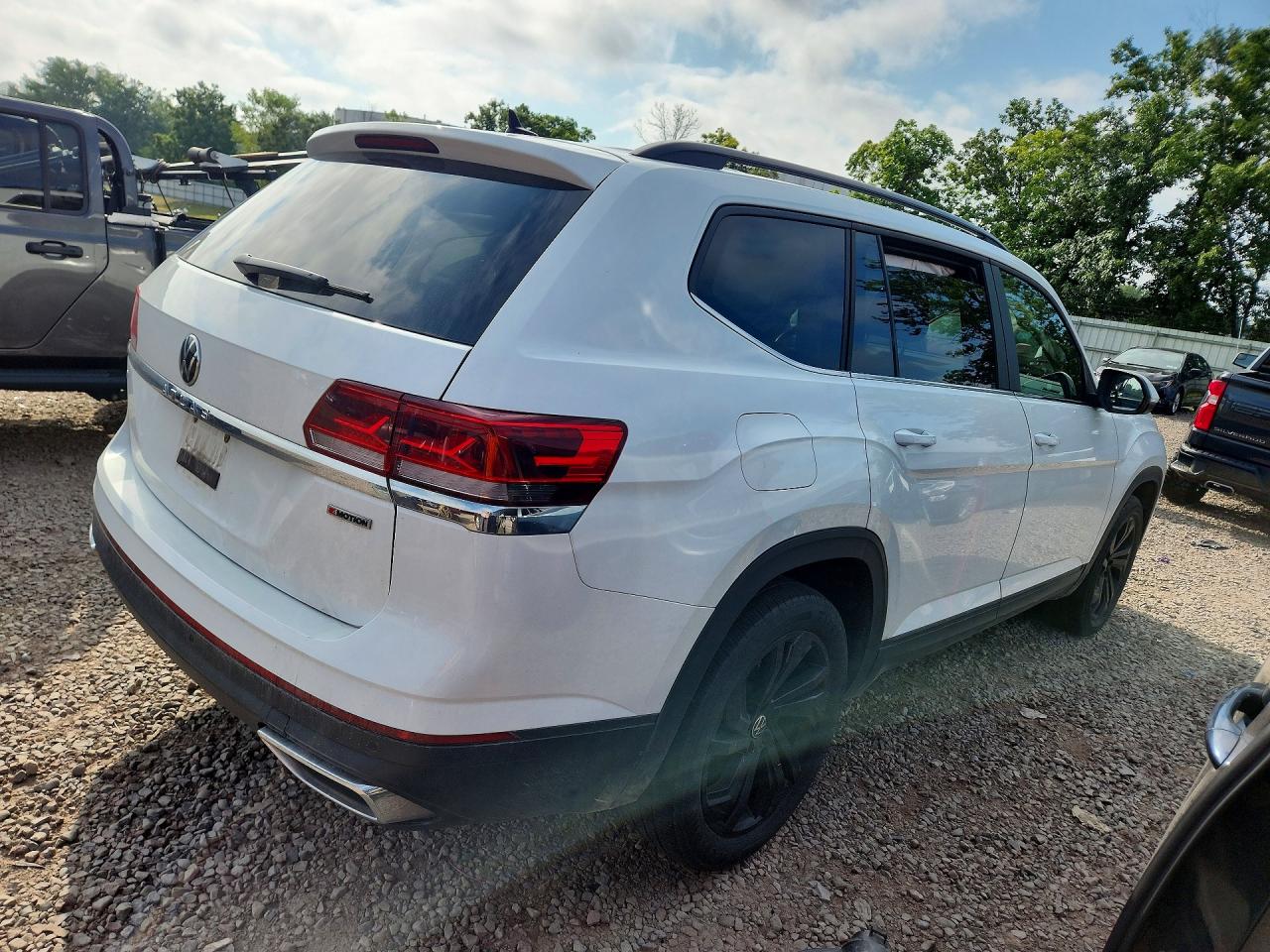 1V2KP2CA9NC526927 · 2022 VOLKSWAGEN ATLAS · 3/13