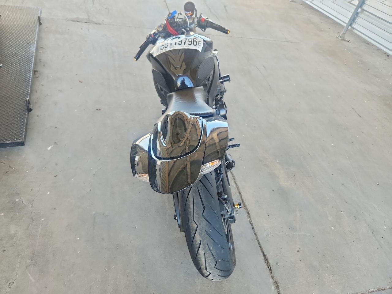 JS1GN7DA062104877 · 2006 SUZUKI GSX-R600 · 4/9
