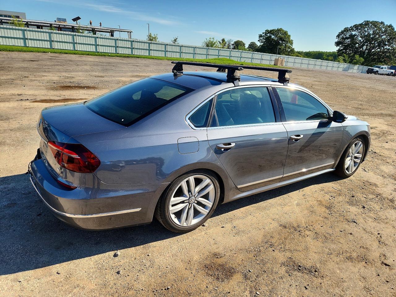1VWGT7A34HC011842 · 2017 VOLKSWAGEN PASSAT · 3/13
