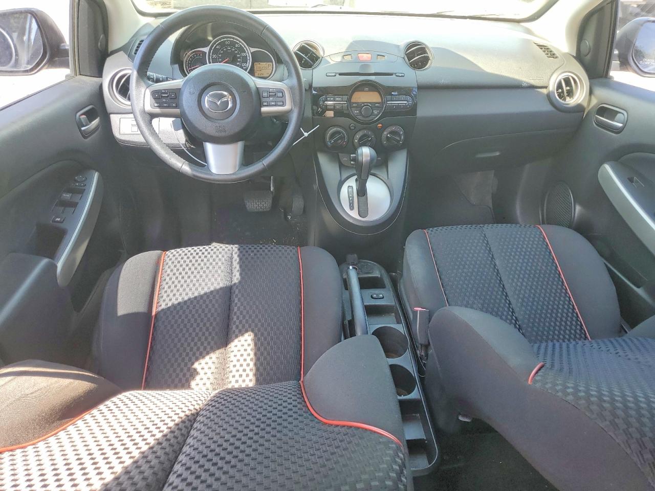 JM1DE1HY1B0126972 · 2011 MAZDA MAZDA2 · 8/12