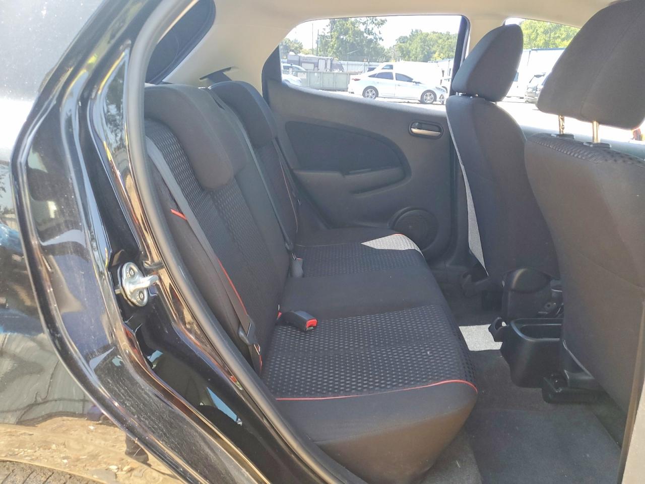 JM1DE1HY1B0126972 · 2011 MAZDA MAZDA2 · 10/12