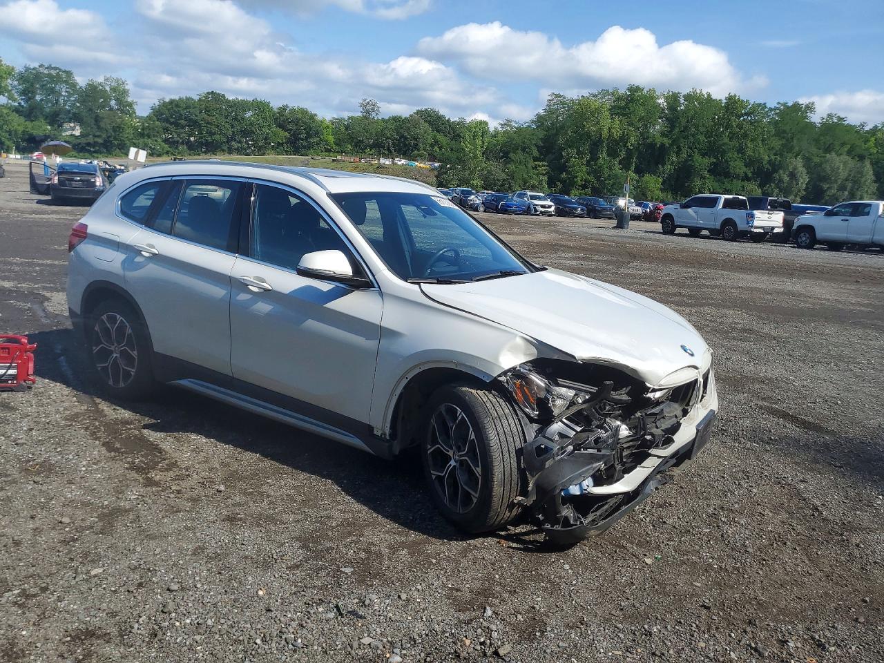 WBXJG9C04M5S32449 · 2021 BMW X1 · 4/14