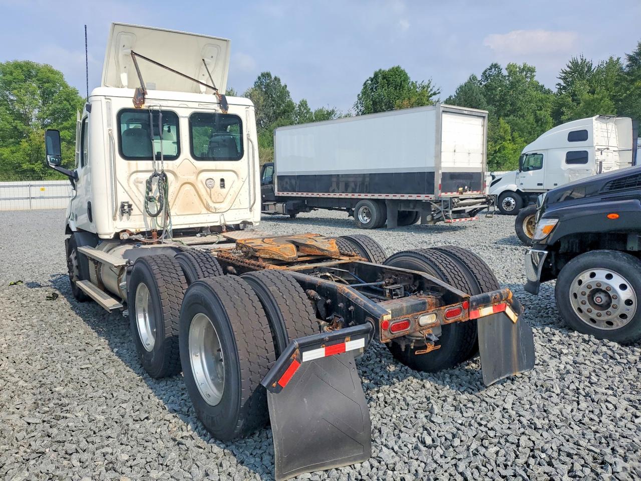 3AKJHTDV5NSNP0213 · 2022 FREIGHTLINER CASCADIA 116 · 2/13