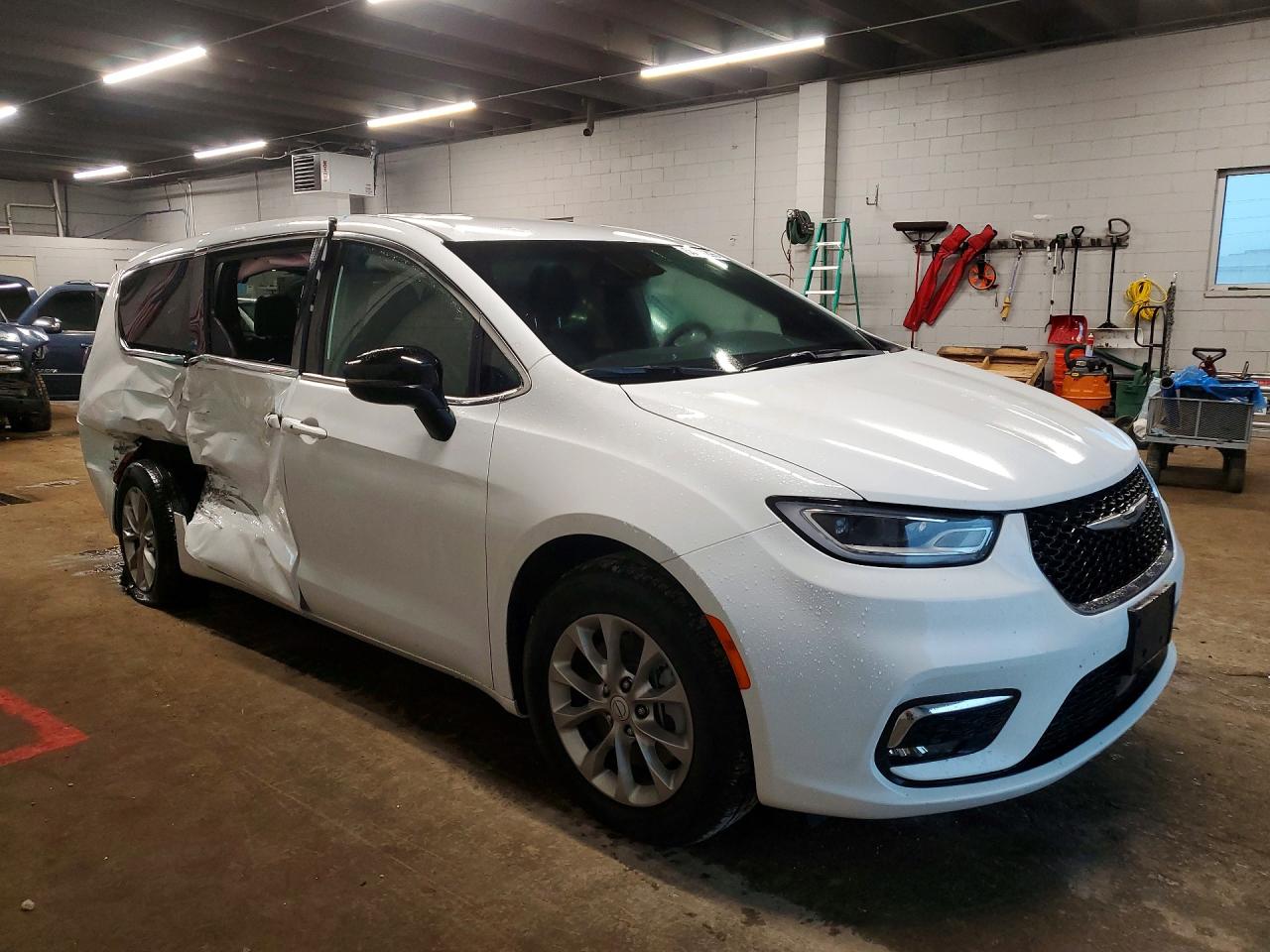 2C4RC3BG6TR174384 · 2026 CHRYSLER PACIFICA · 4/13