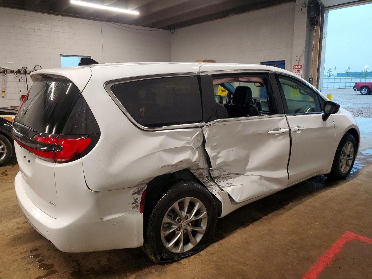 2C4RC3BG6TR174384 · 2026 CHRYSLER PACIFICA · 3/13