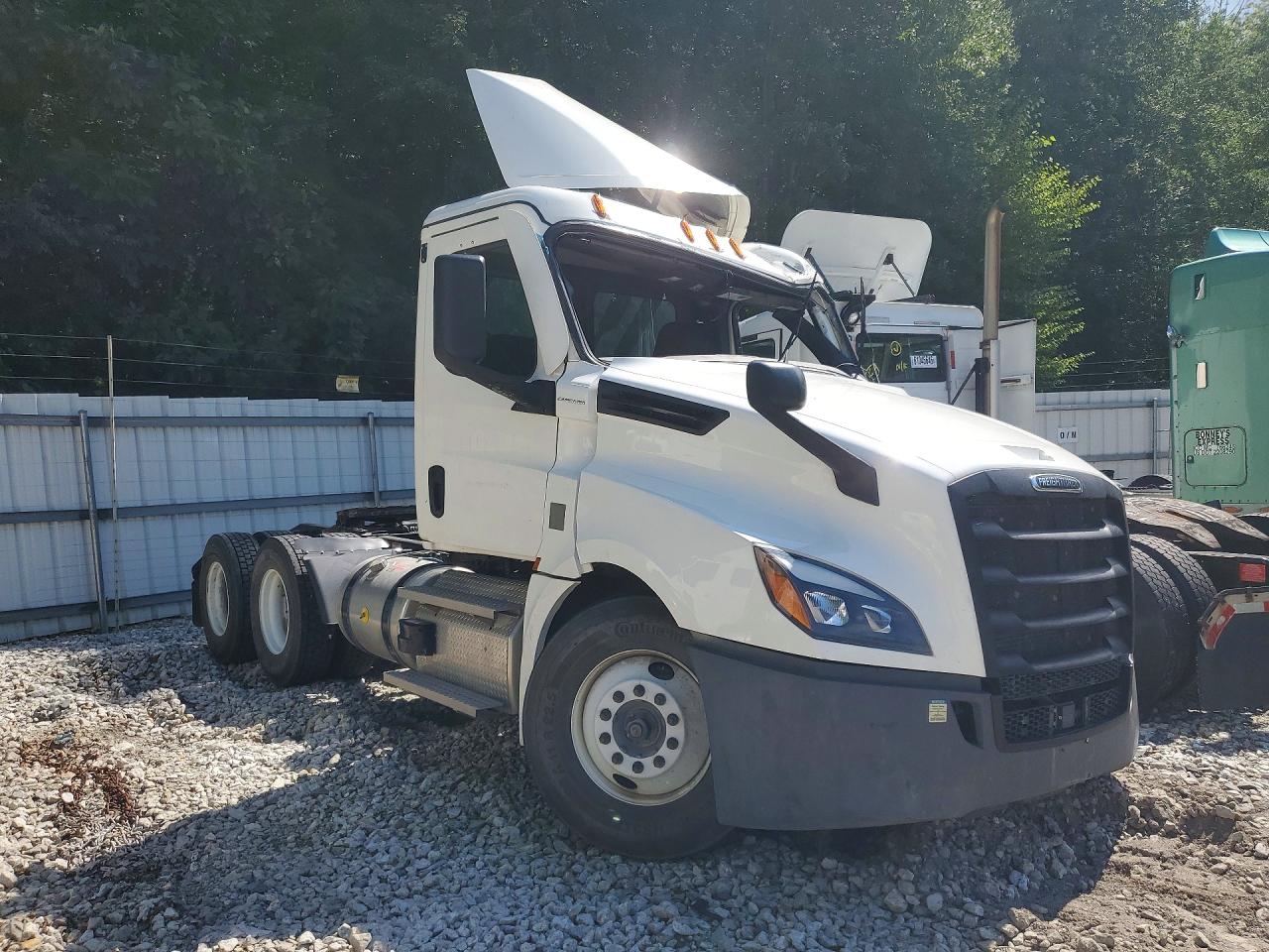 3AKJHLDV7SSWH1339 · 2025 FREIGHTLINER CASCADIA 126 · 4/11