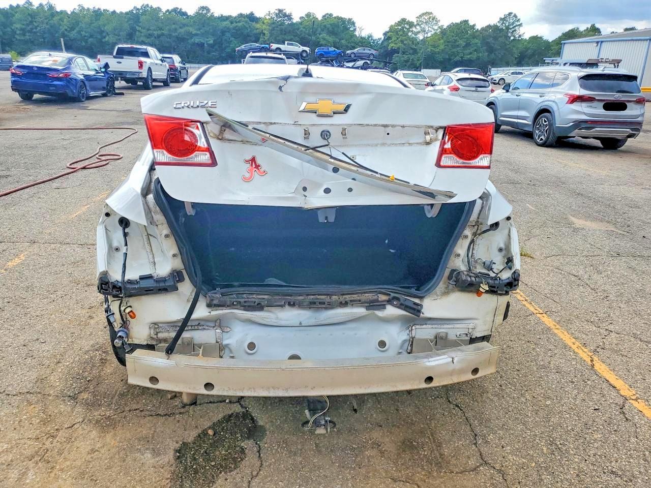 1G1PC5SH8G7117812 · 2016 CHEVROLET CRUZE LIMITED · 6/13