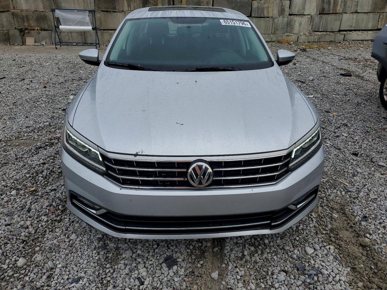 1VWBT7A38HC076526 · 2017 VOLKSWAGEN PASSAT · 5/12