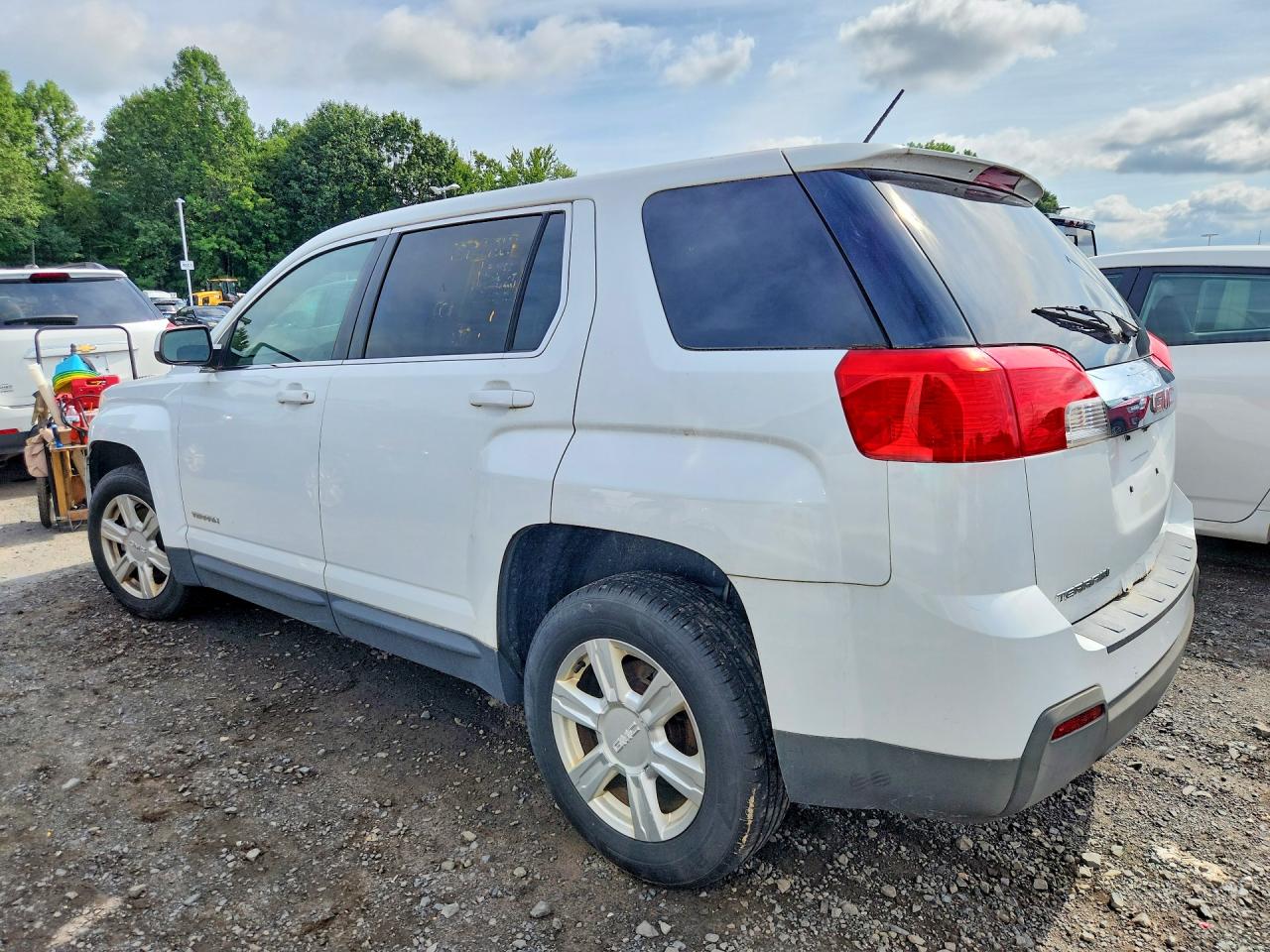 2GKALMEK3F6136446 · 2015 GMC TERRAIN · 2/13