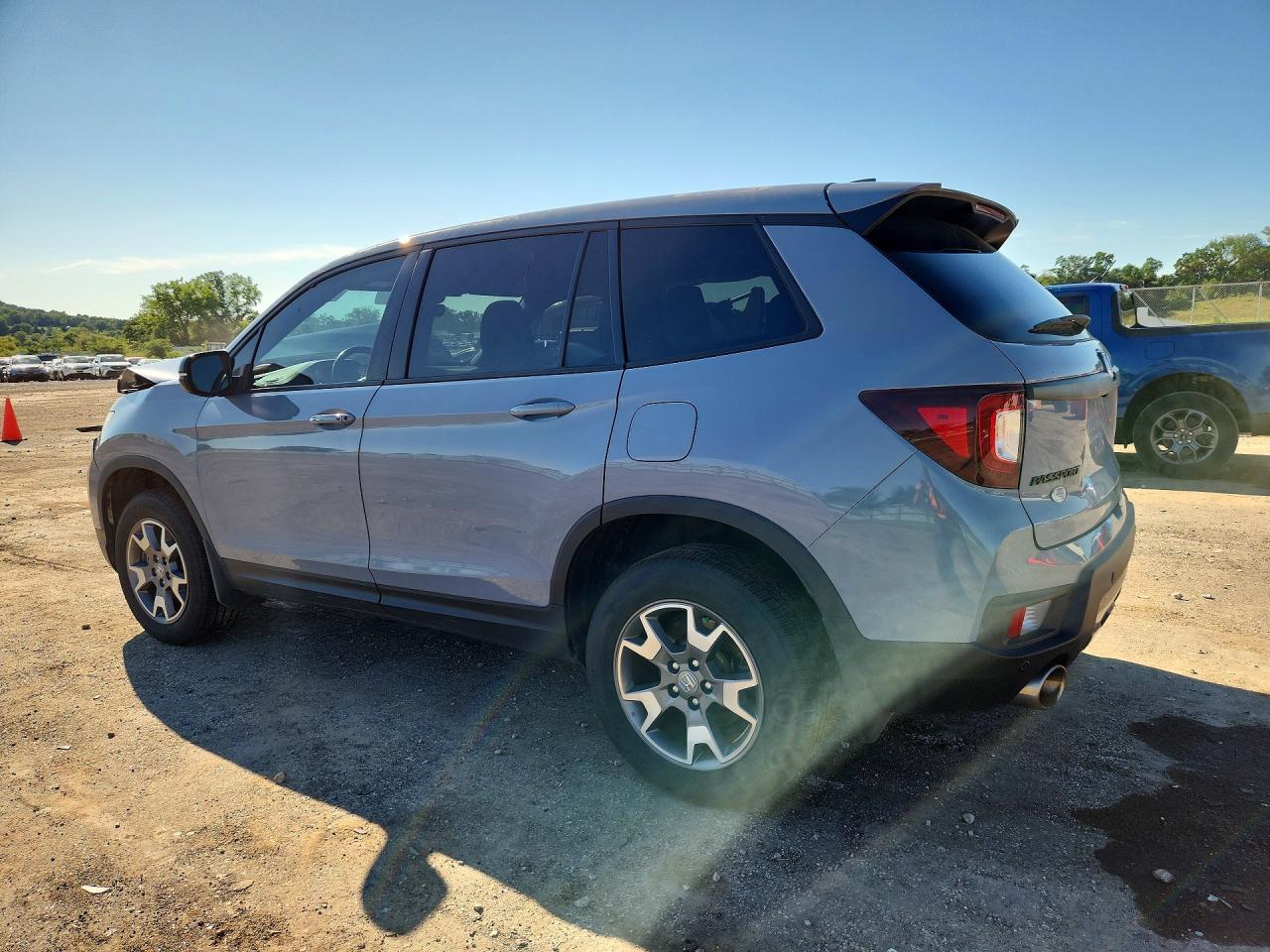 5FNYF8H64NB002206 · 2022 HONDA PASSPORT · 2/13