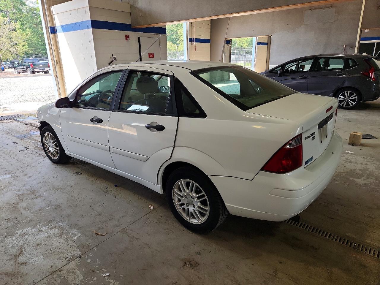 1FAFP34N75W147276 · 2005 FORD FOCUS · 2/12