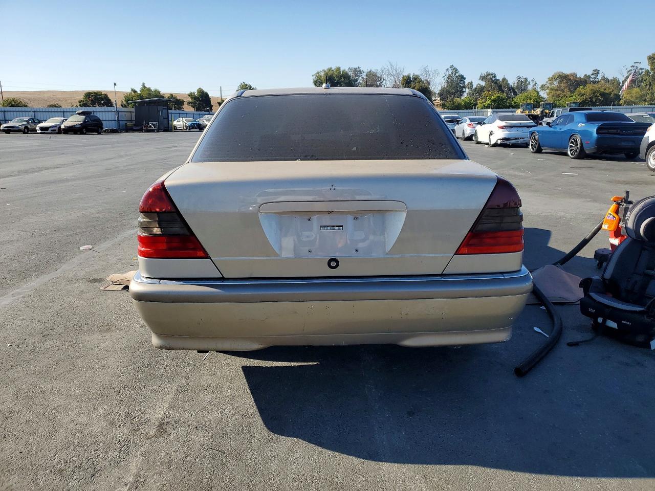 WDBHA24GXYA852329 · 2000 MERCEDES-BENZ C · 6/12