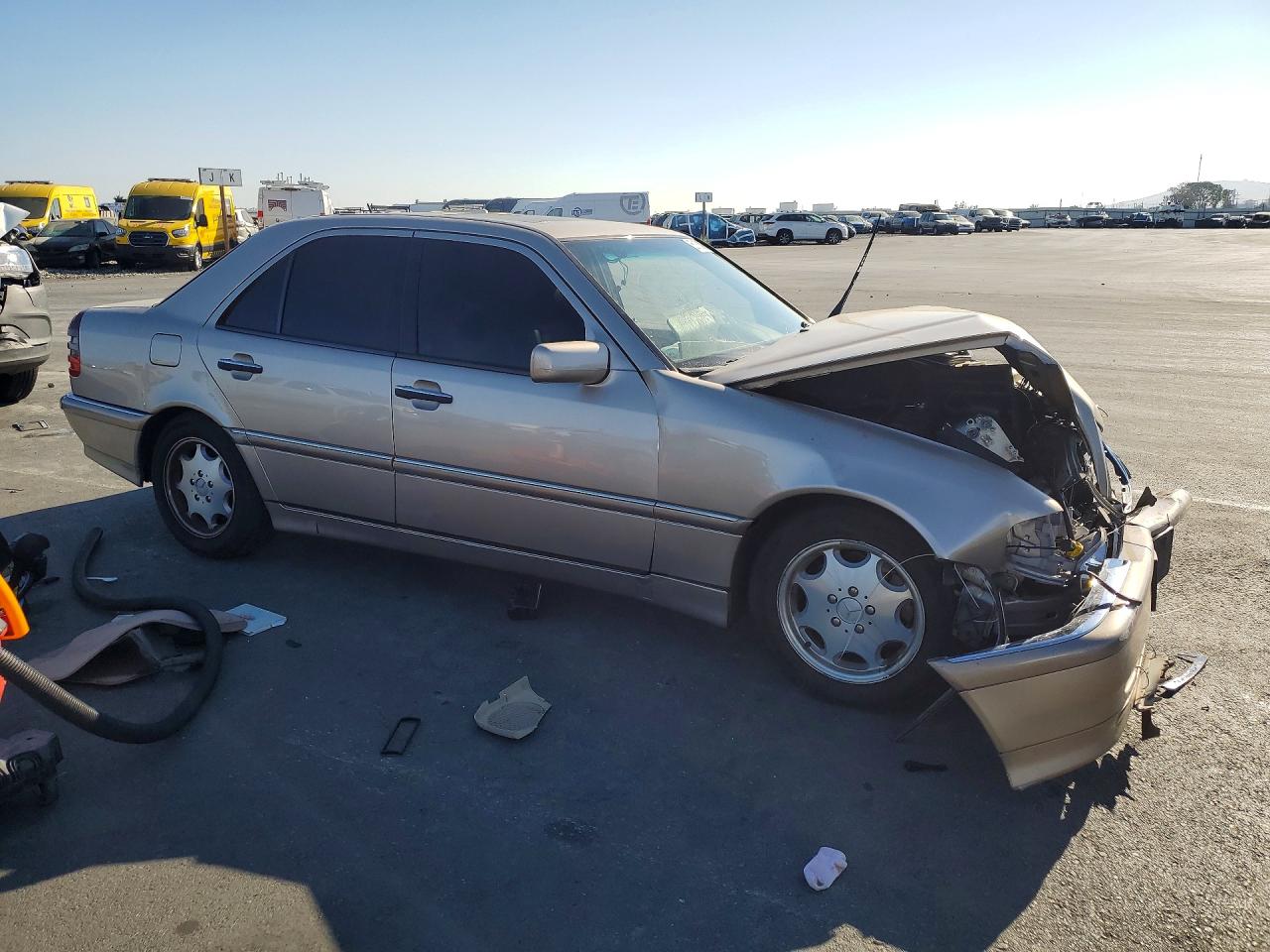 WDBHA24GXYA852329 · 2000 MERCEDES-BENZ C · 4/12