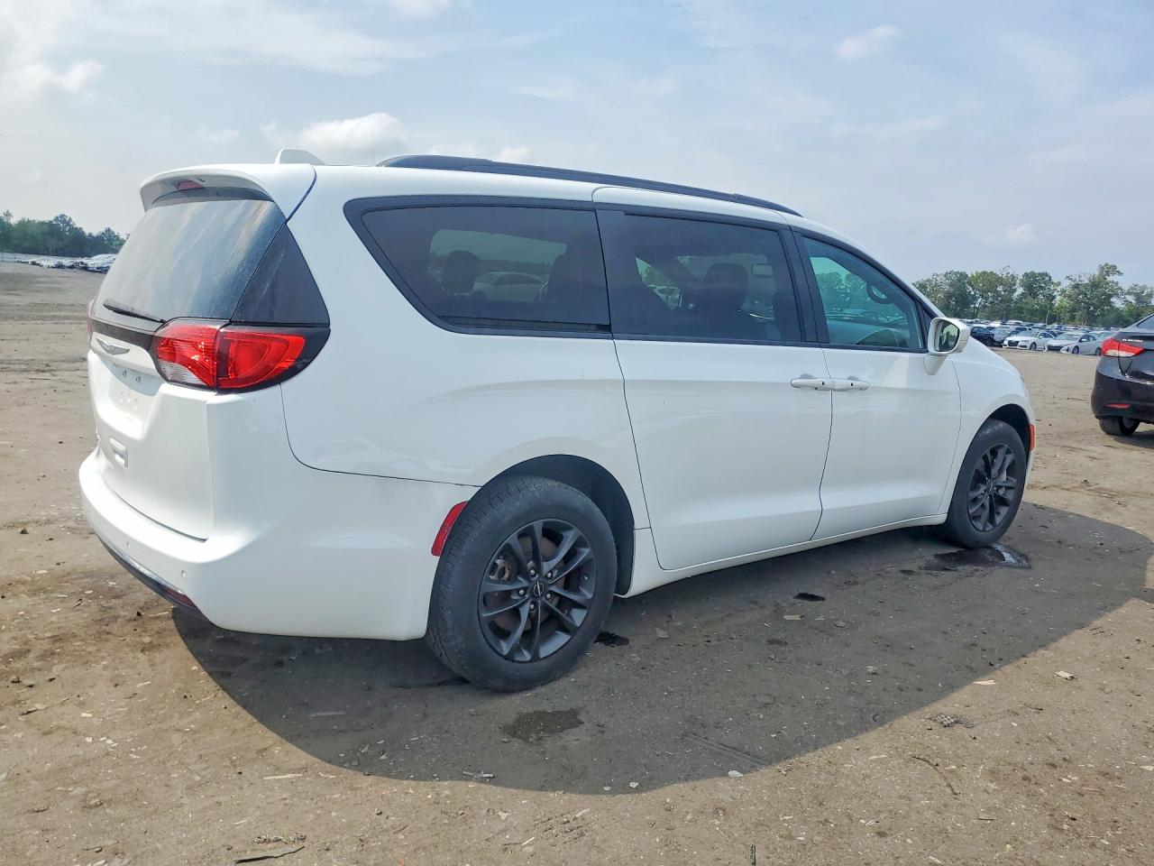 2C4RC3BG7LR267821 · 2020 CHRYSLER PACIFICA · 3/13