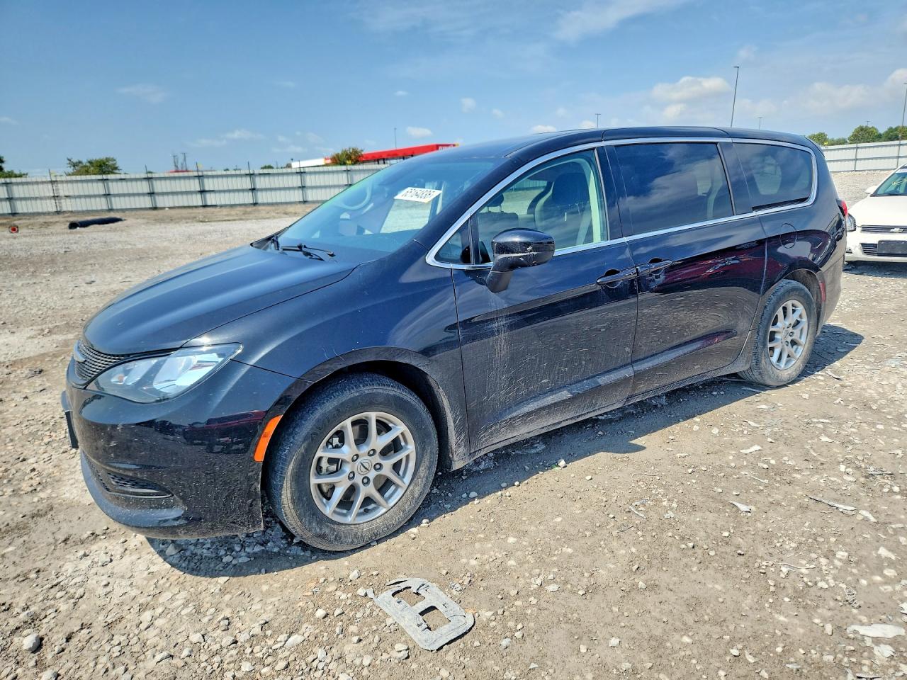 2023 CHRYSLER VOYAGER