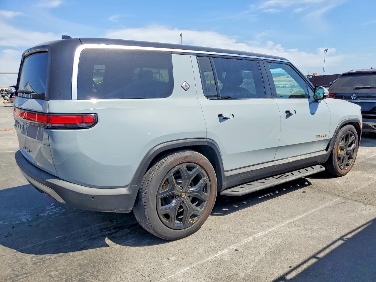 7PDSGABA8PN029509 · 2023 RIVIAN R1S · 3/13