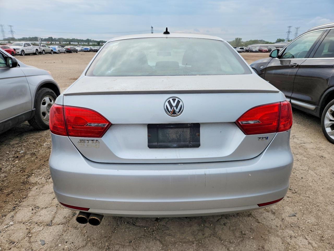 3VWLL7AJ3BM107027 · 2011 VOLKSWAGEN JETTA · 6/12