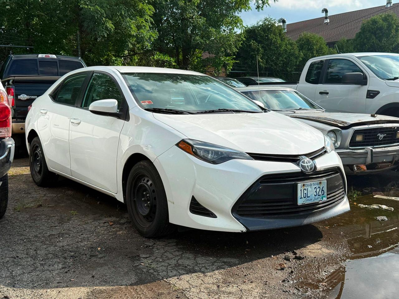 2T1BURHE9JC063042 · 2018 TOYOTA COROLLA