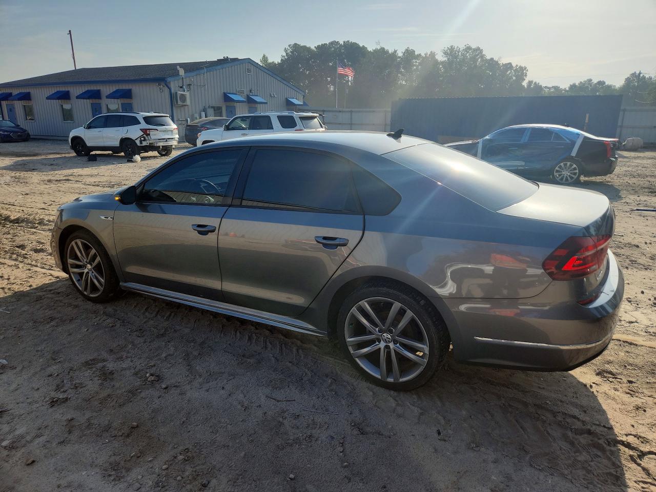1VWAA7A39JC028458 · 2018 VOLKSWAGEN PASSAT · 2/12