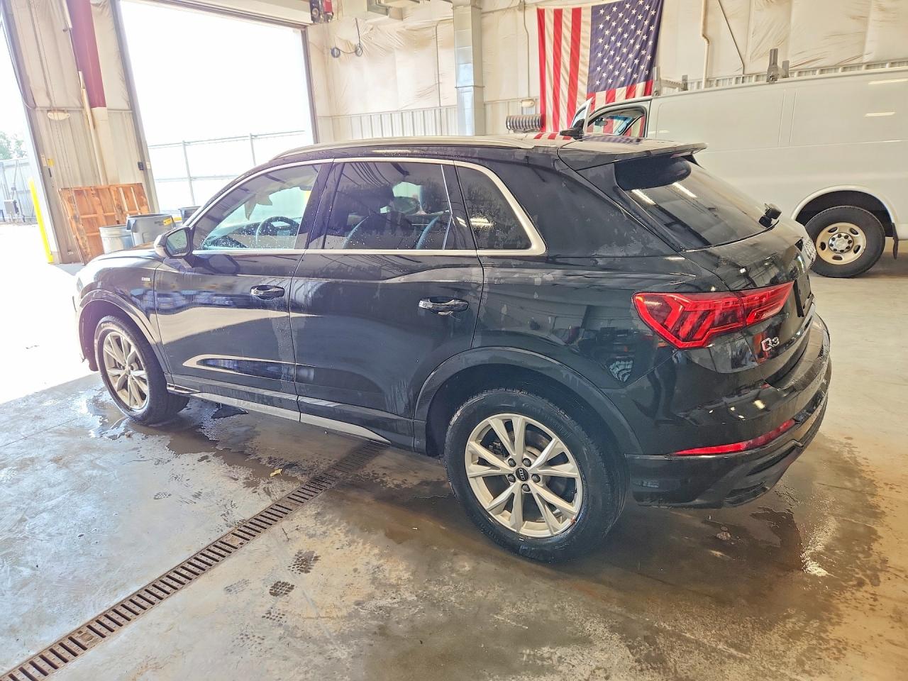 WA1DECF31S1050967 · 2025 AUDI Q3 · 2/14