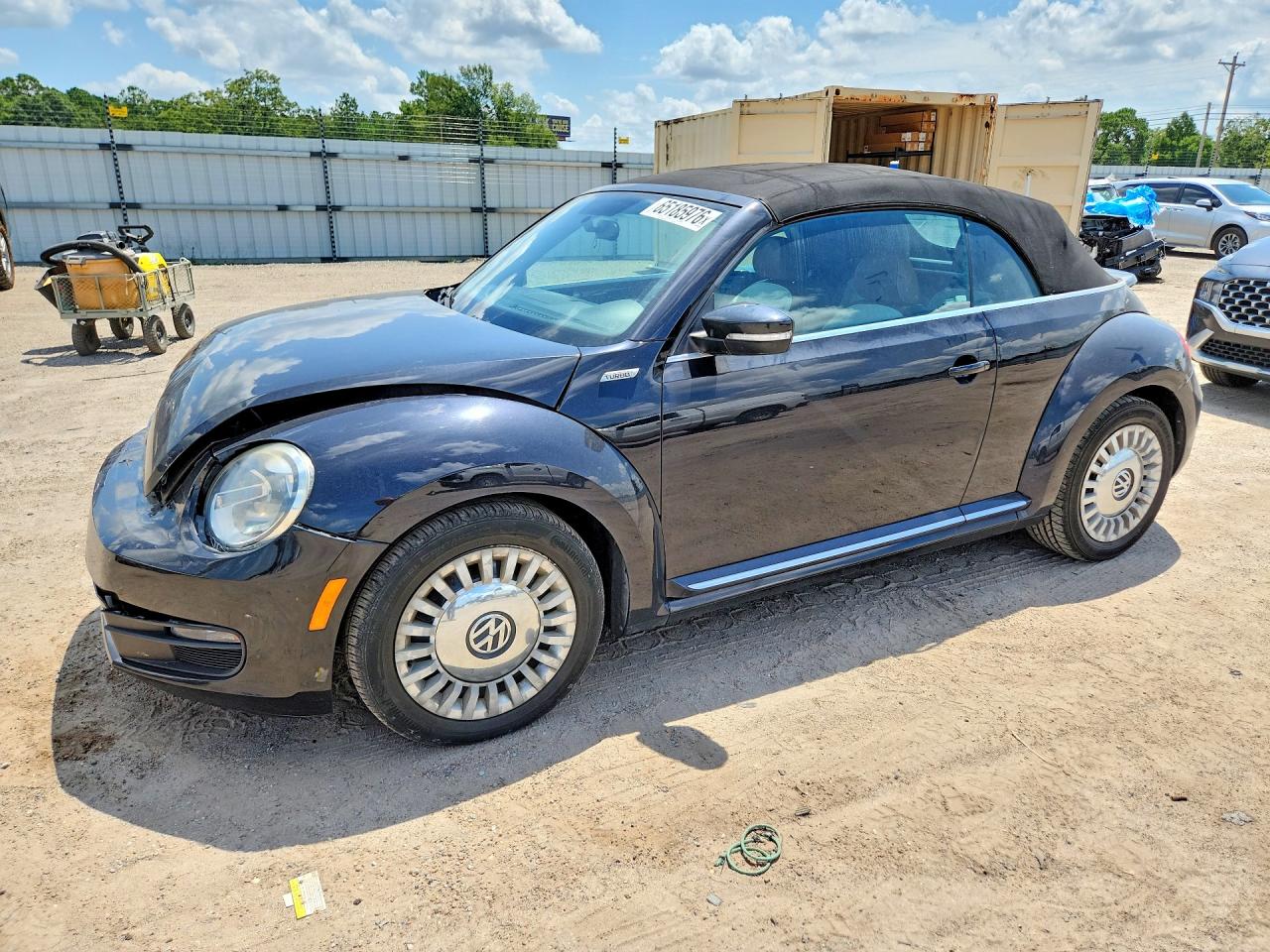 3VW517AT6FM808361 · 2015 VOLKSWAGEN BEETLE