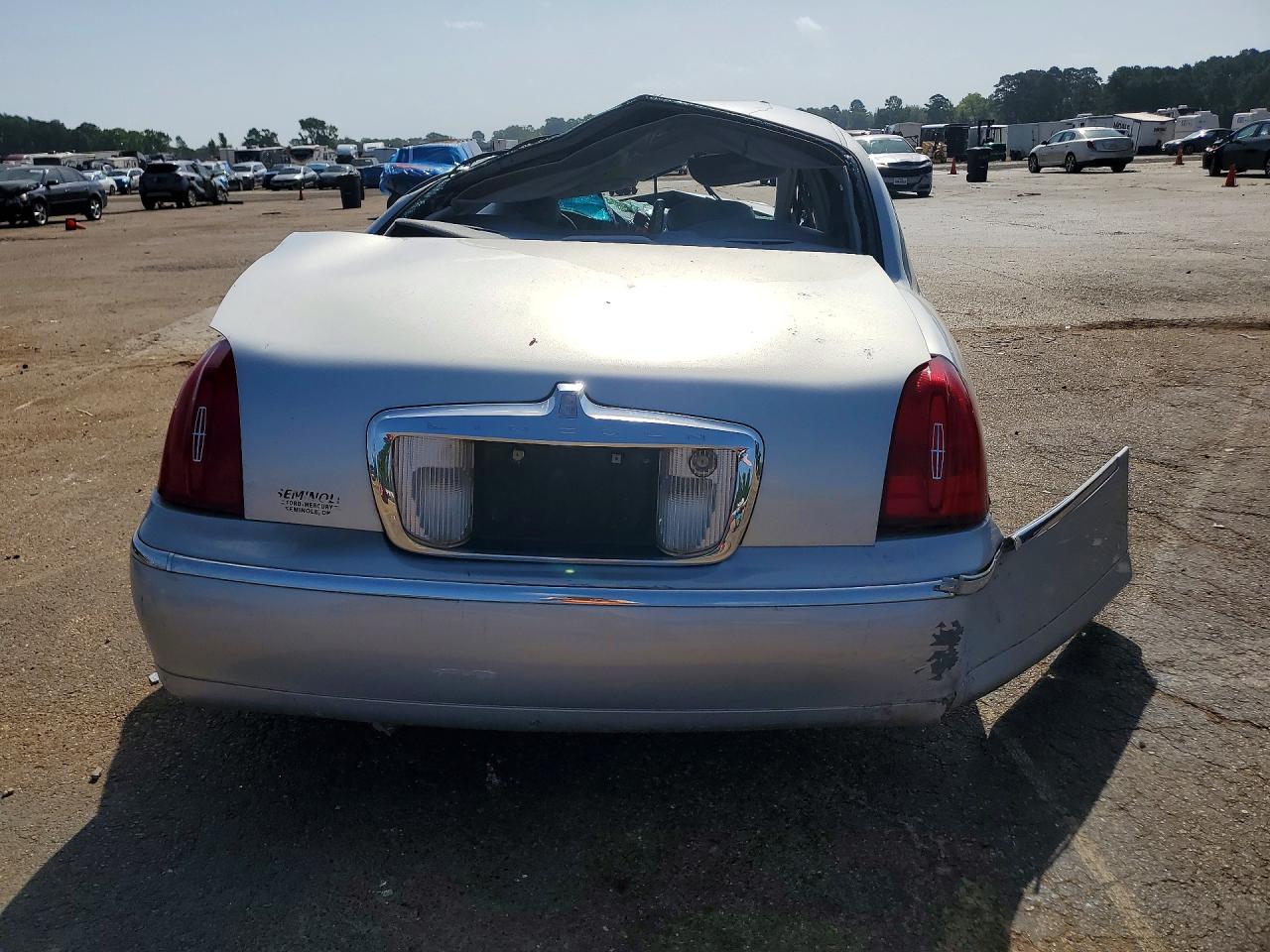1LNHM82W62Y668635 · 2002 LINCOLN TOWN CAR · 6/12