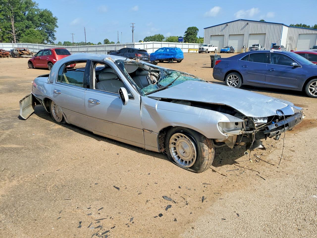 1LNHM82W62Y668635 · 2002 LINCOLN TOWN CAR · 4/12