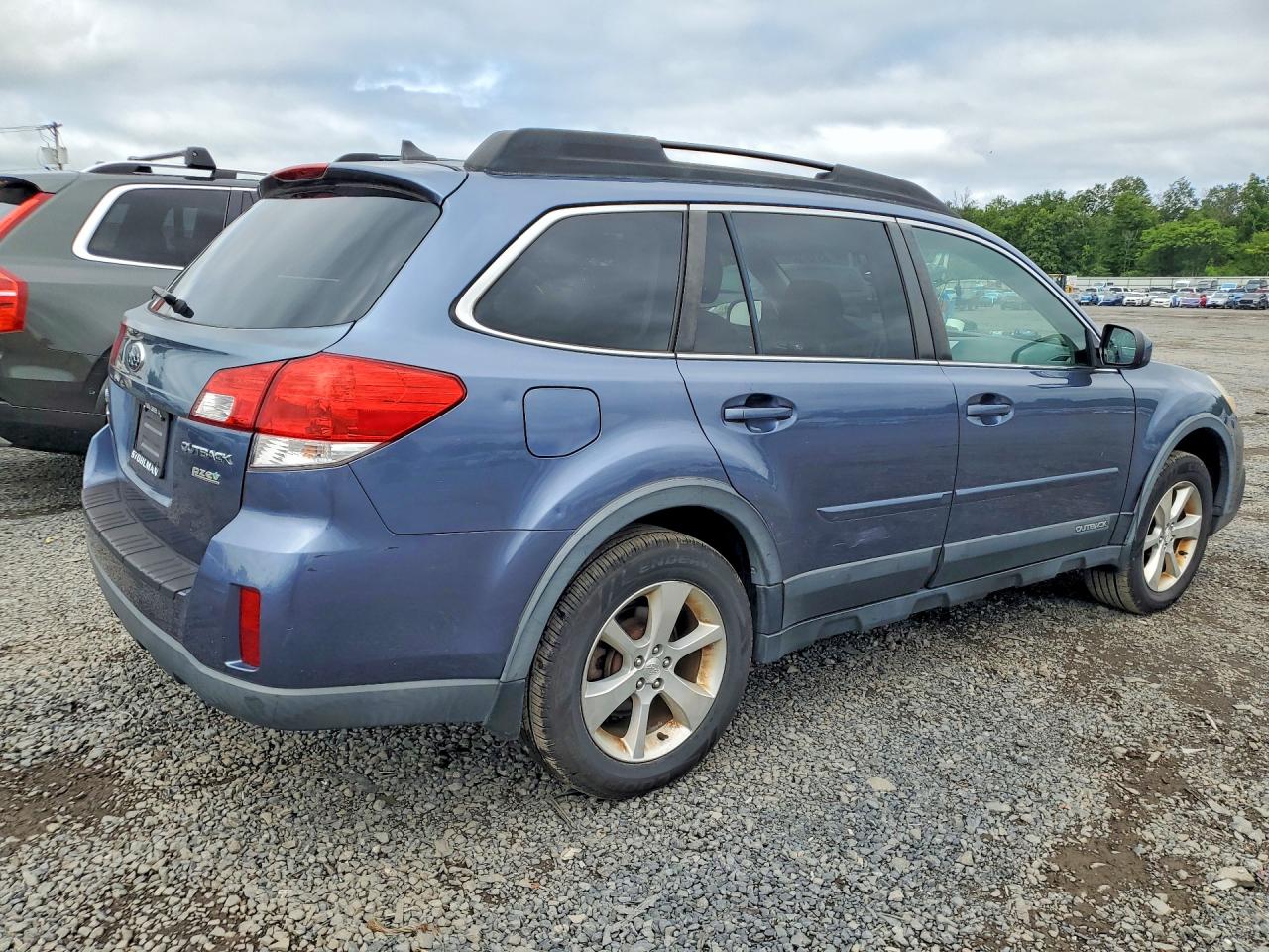4S4BRBLC0E3296882 · 2014 SUBARU OUTBACK · 3/13