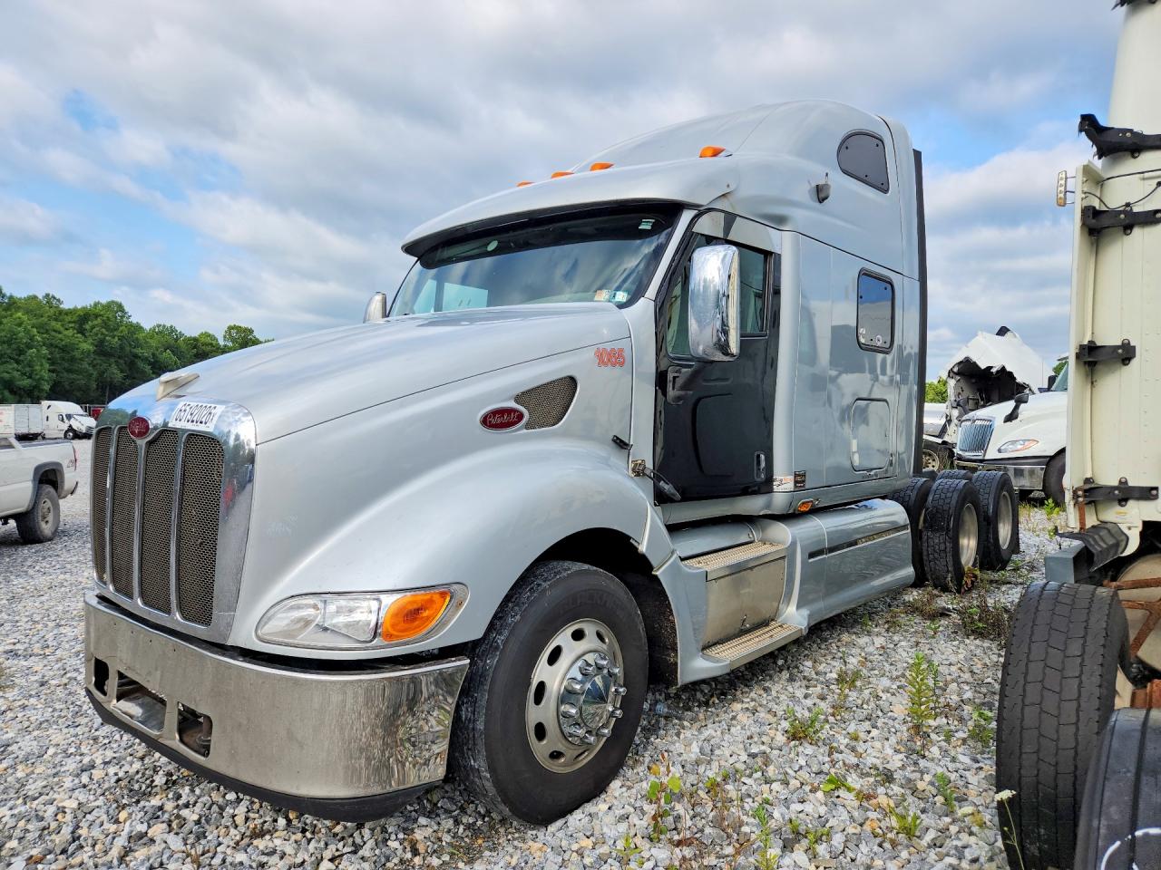 2005 PETERBILT 387