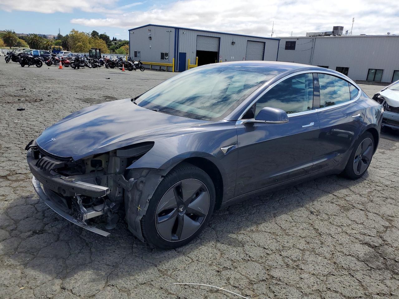 5YJ3E1EA0KF325502 · 2019 TESLA MODEL 3