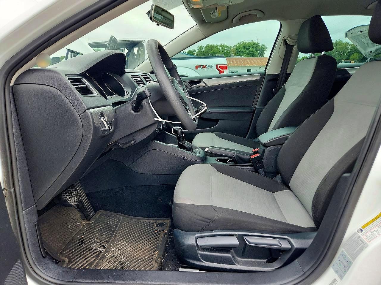 3VW2B7AJ8HM349917 · 2017 VOLKSWAGEN JETTA · 7/12