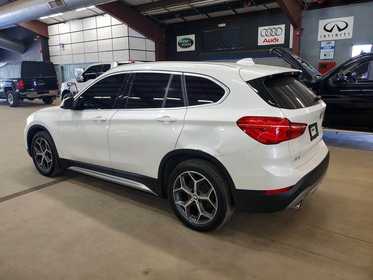 WBXHU7C37J5L09073 · 2018 BMW X1 · 2/13