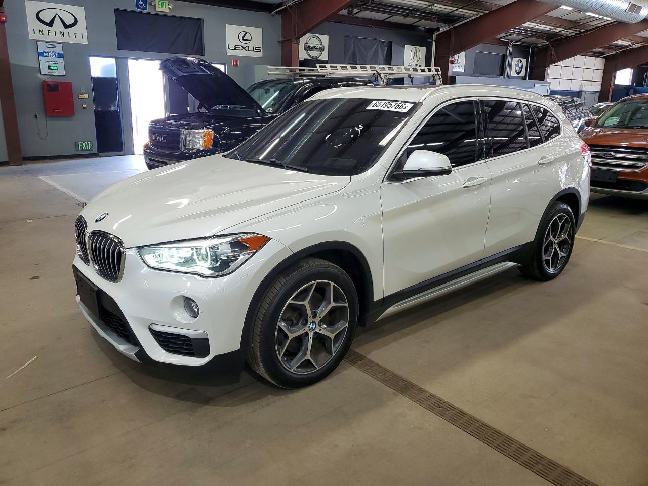 WBXHU7C37J5L09073 · 2018 BMW X1