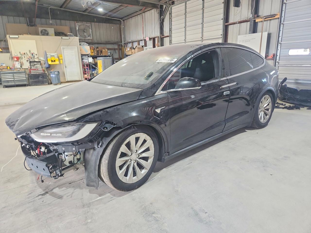 5YJXCDE26HF038272 · 2017 TESLA MODEL X