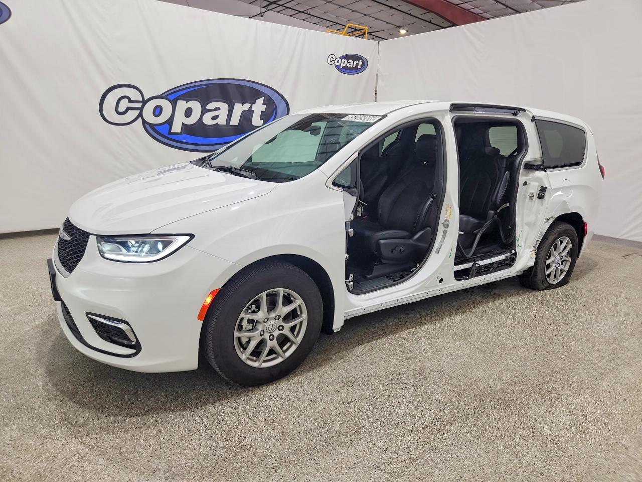 2C4RC1BG6TR261061 · 2026 CHRYSLER PACIFICA