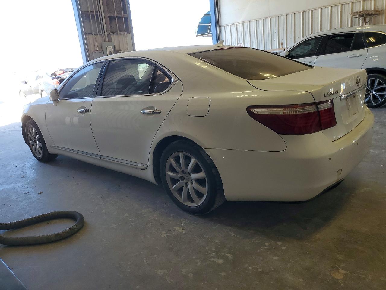 JTHGL46F995034168 · 2009 LEXUS LS · 2/13